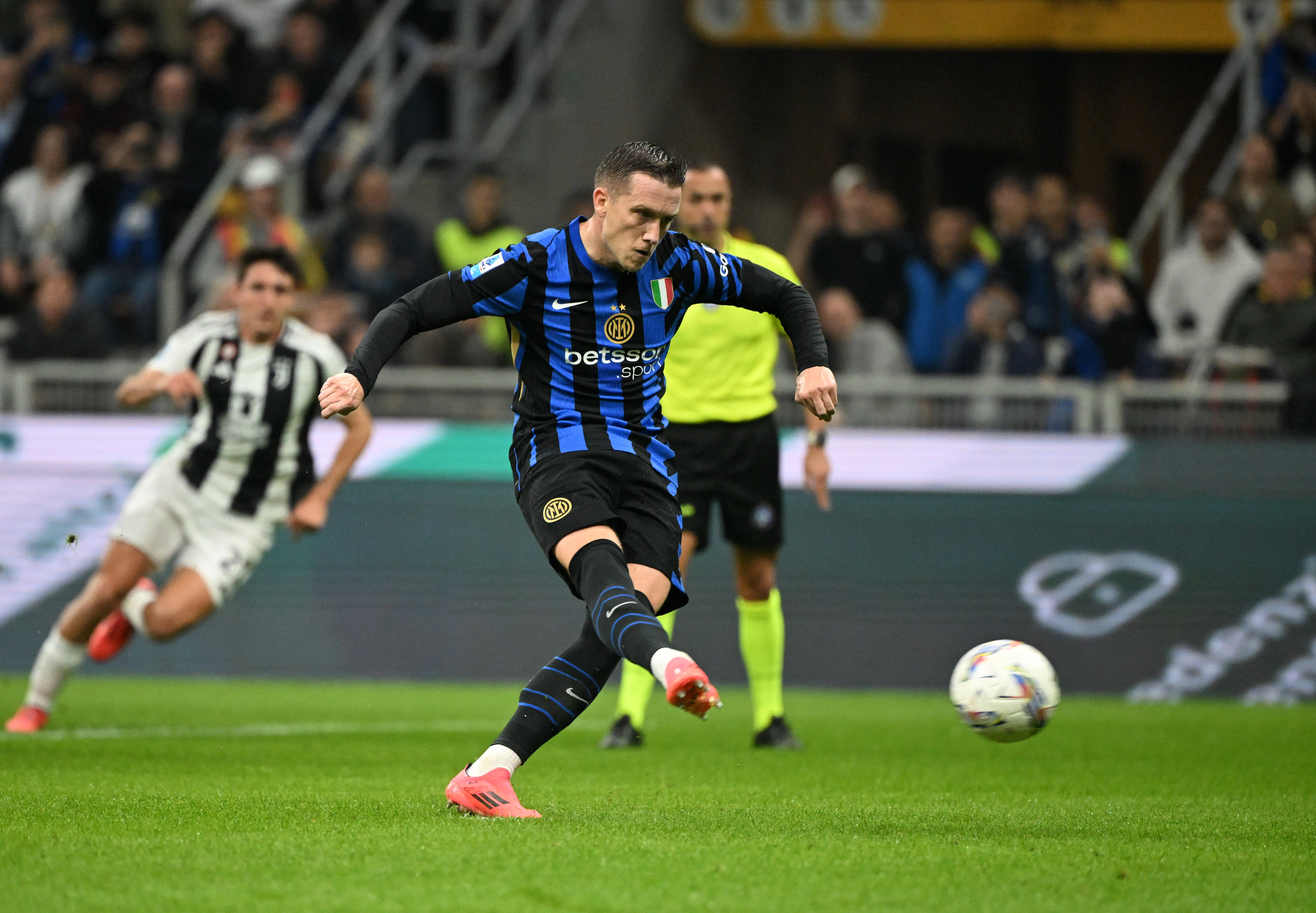 关于从国际比赛日国际米兰调整名单以备全明星赛到亚特兰大今夜强势反弹，休斯敦火箭关键时刻回应争议的信息